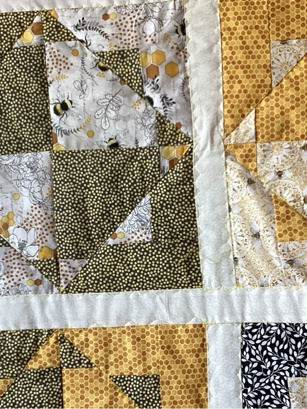 NWT. Hand Crafted Star Bees Quilt